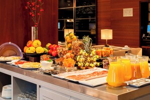 Daily buffet breakfast (EUR 16.50 per person)