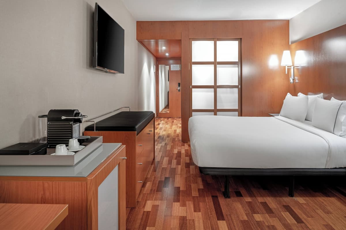 Superior Room, 1 King Bed, Non Smoking