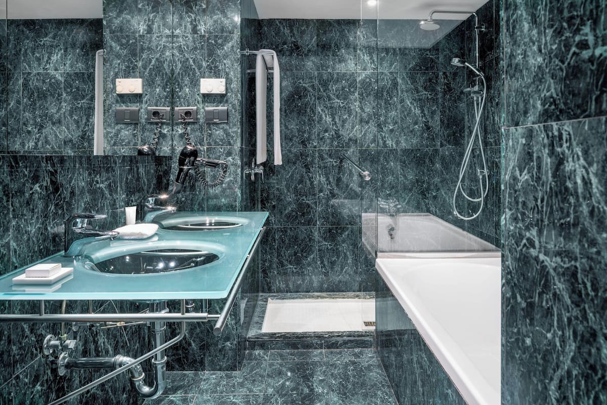 superior room, 1 king bed, non smoking | bathroom | free toiletries, hair dryer, bidet, towels