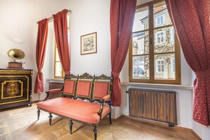 Elite Suite | Living room | 50-inch flat-screen TV with satellite channels, TV - Hotel At the Green Grape (Prague)