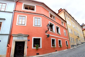 Property entrance - Hotel At the Green Grape (Prague)