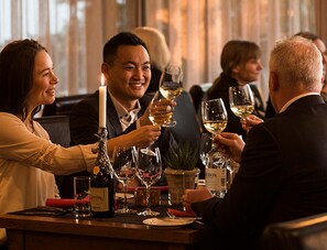 2 restaurants, lunch served