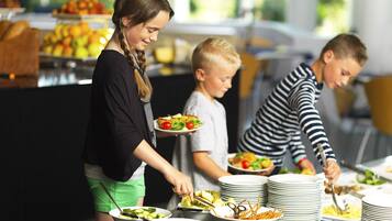 2 restauranter; serverer frokost