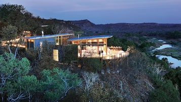 Pel's Post Luxury Space | Mountain view