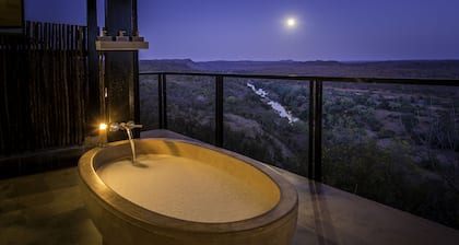 The Outpost & Pel's Post