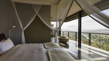 Luxury River View Space | 1 bedroom, premium bedding, down duvets, minibar