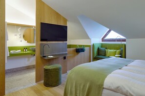 Hypo-allergenic bedding, down duvets, in-room safe - Wellness Hotel Stoos (Morschach)