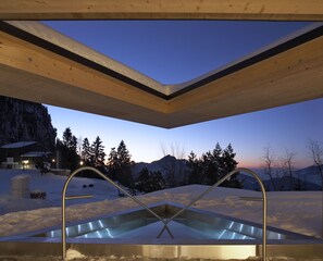 Una piscina cubierta