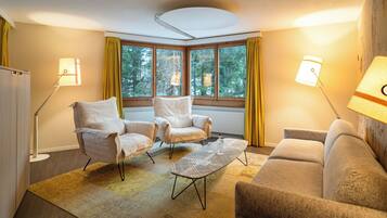 Suite, Balcony | Living area