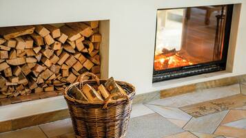 Couples treatment rooms, sauna, hot tub, steam room, body treatments