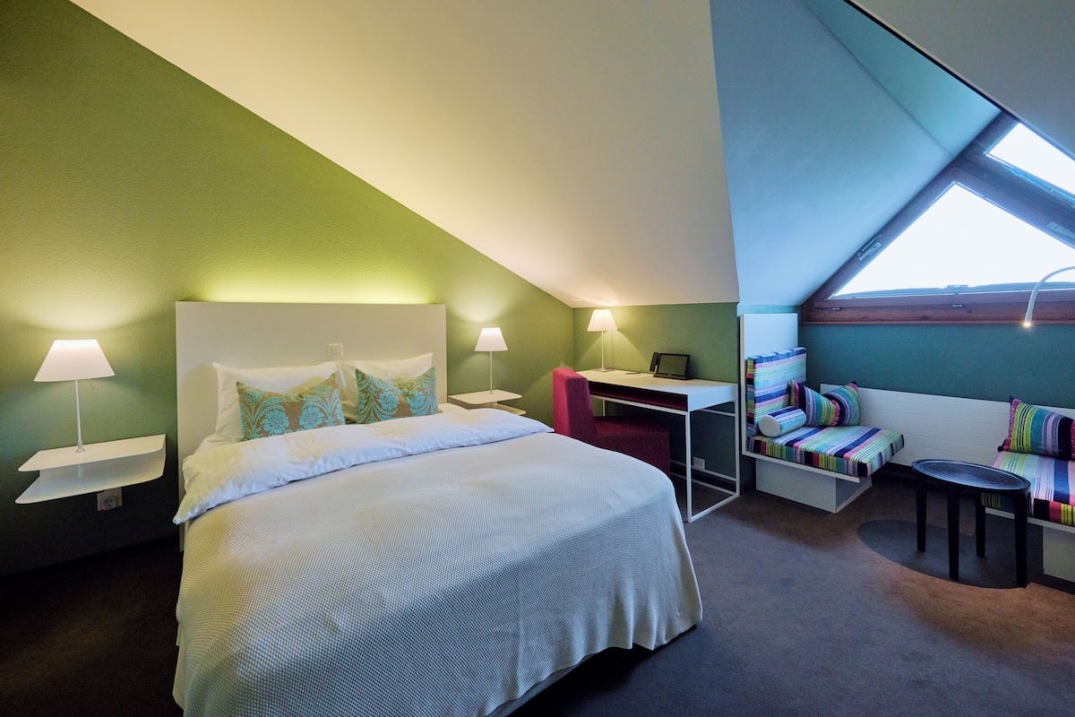 Classic Single Room | Hypo-allergenic bedding, down comforters, in-room safe