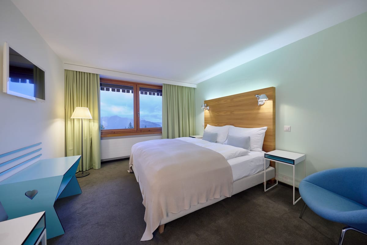 Classic Double Room | Hypo-allergenic bedding, down comforters, in-room safe