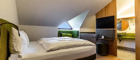 Classic Double Room, Bathtub