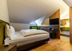 Hypo-allergenic bedding, down duvets, in-room safe - Wellness Hotel Stoos (Morschach)