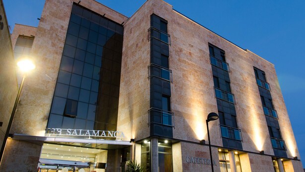 A modern building with a sign reading "Salamanca". - Hotel Bardo Recoletos Coco (Salamanca)