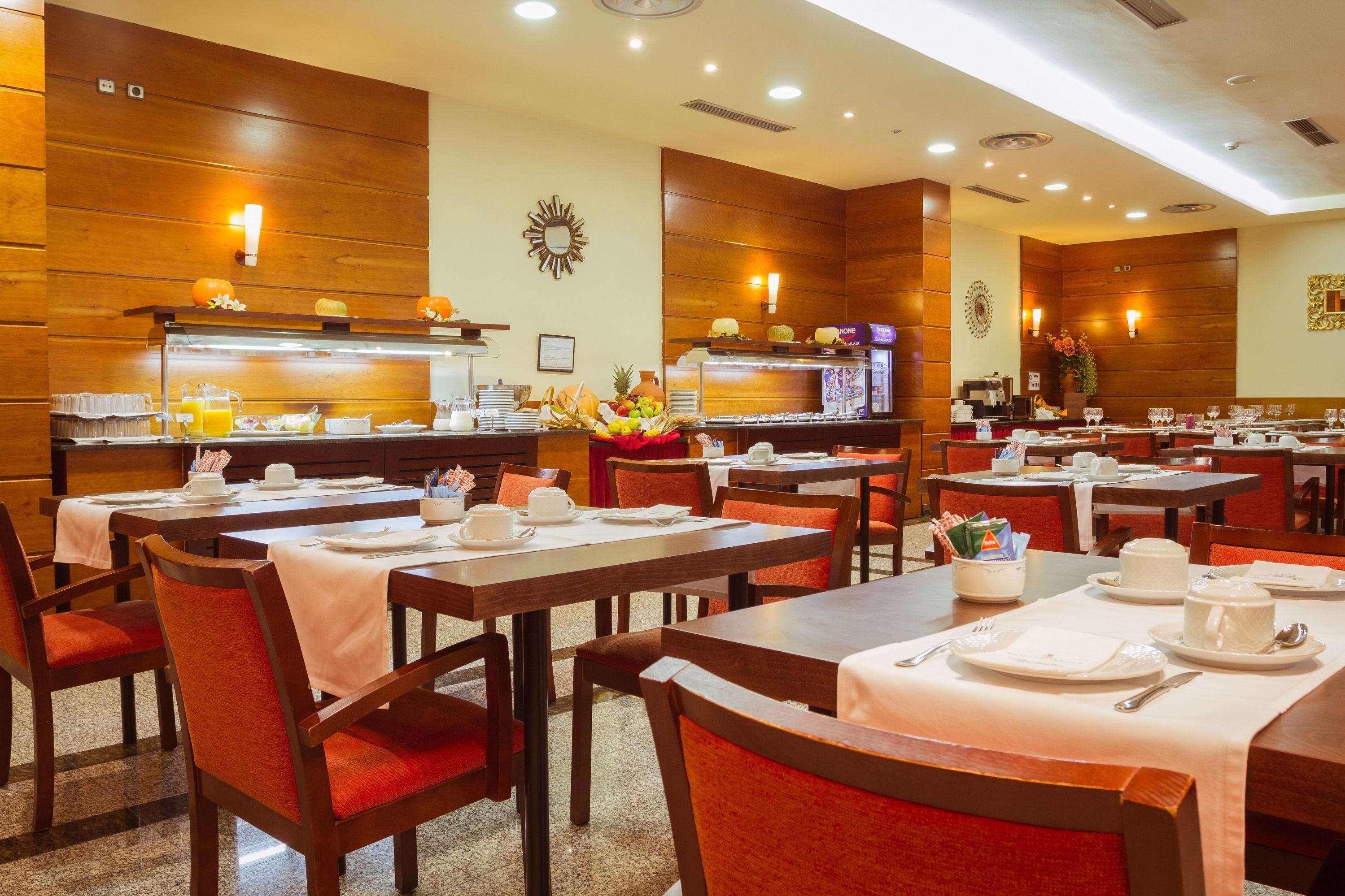 주중 뷔페 아침 식사(1인당 EUR 8)