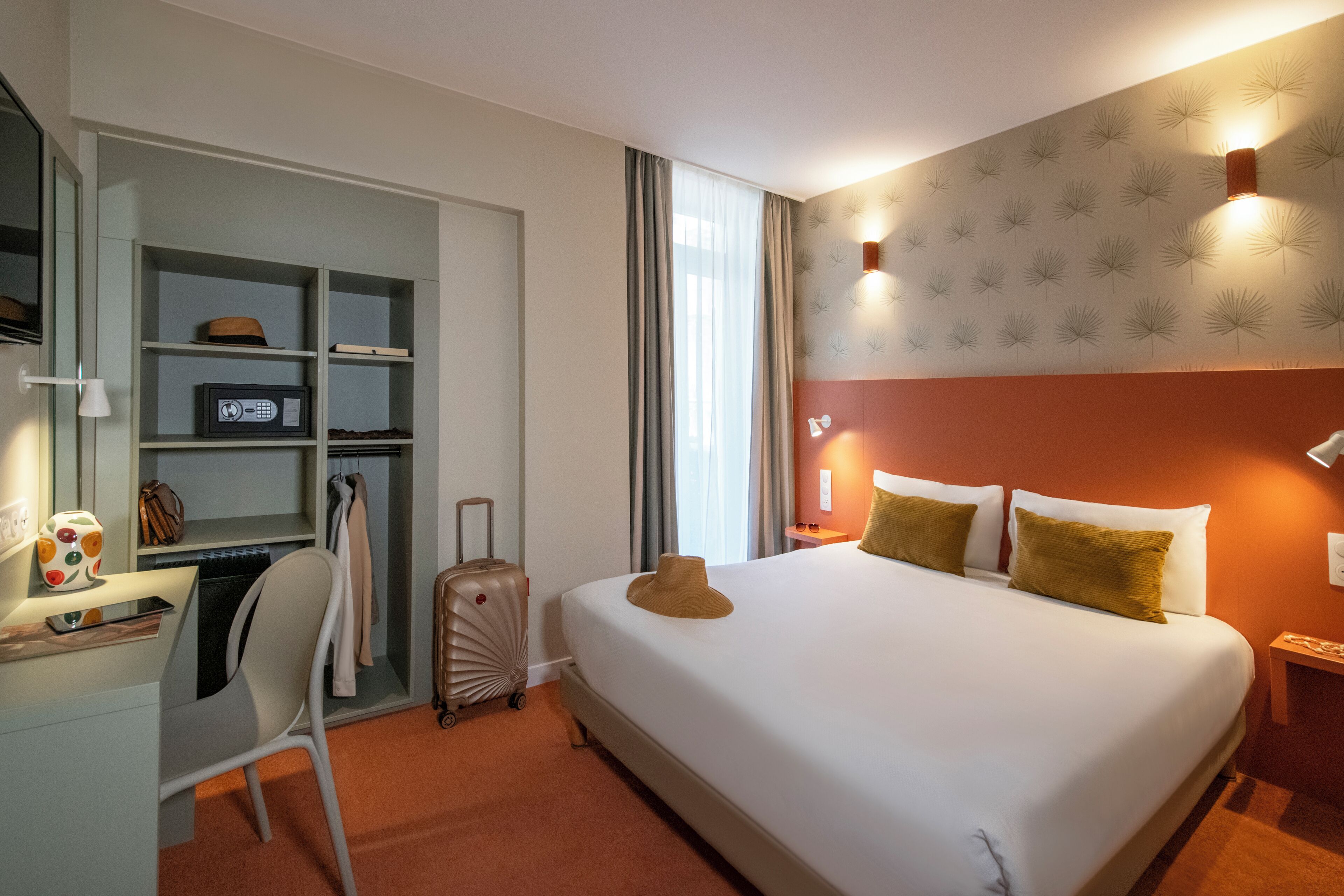 Quarto casal standard | Frigobar, cofres nos quartos, escrivaninha, cortinas blackout