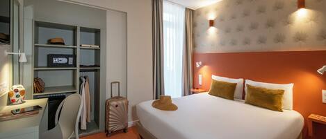 Quarto casal standard | Frigobar, cofres nos quartos, escrivaninha, cortinas blackout