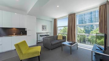 2 bedrooms, desk, laptop workspace, cribs/infant beds