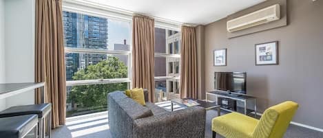 32–tuumainen LCD-televisio, jossa digitaalikanavat