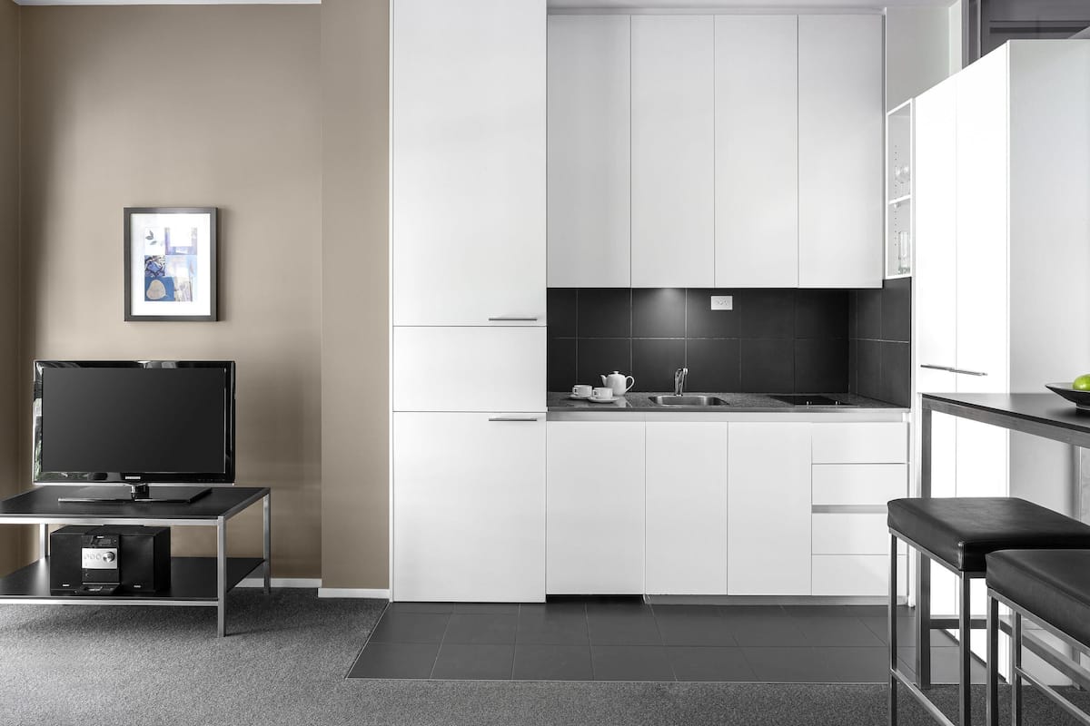 2 slaapkamers, een bureau, een laptopwerkplek, babybedden