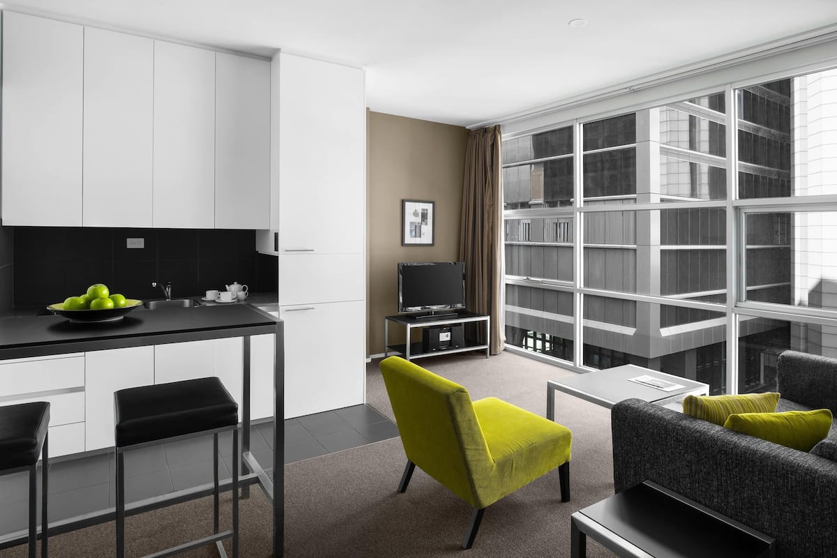 Executive appartement, 1 slaapkamer | 2 slaapkamers, een bureau, een laptopwerkplek, babybedden