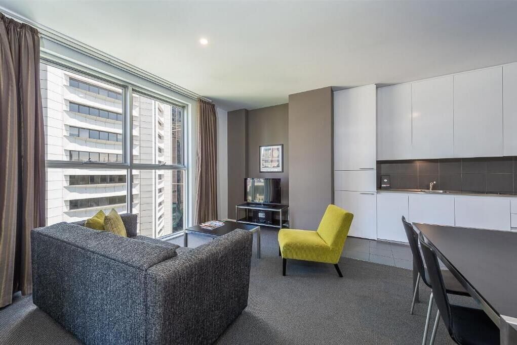 Televisi LCD 32-inci dengan saluran TV digital, TV, dan kantor