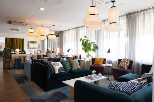 Lobby-Lounge