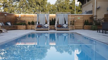 Parihoitohuone(ita), sauna, poreallas, höyrysauna, vartalohoitoja