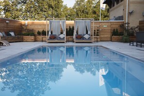 Salas de tratamiento para parejas, sauna y tina de hidromasaje 