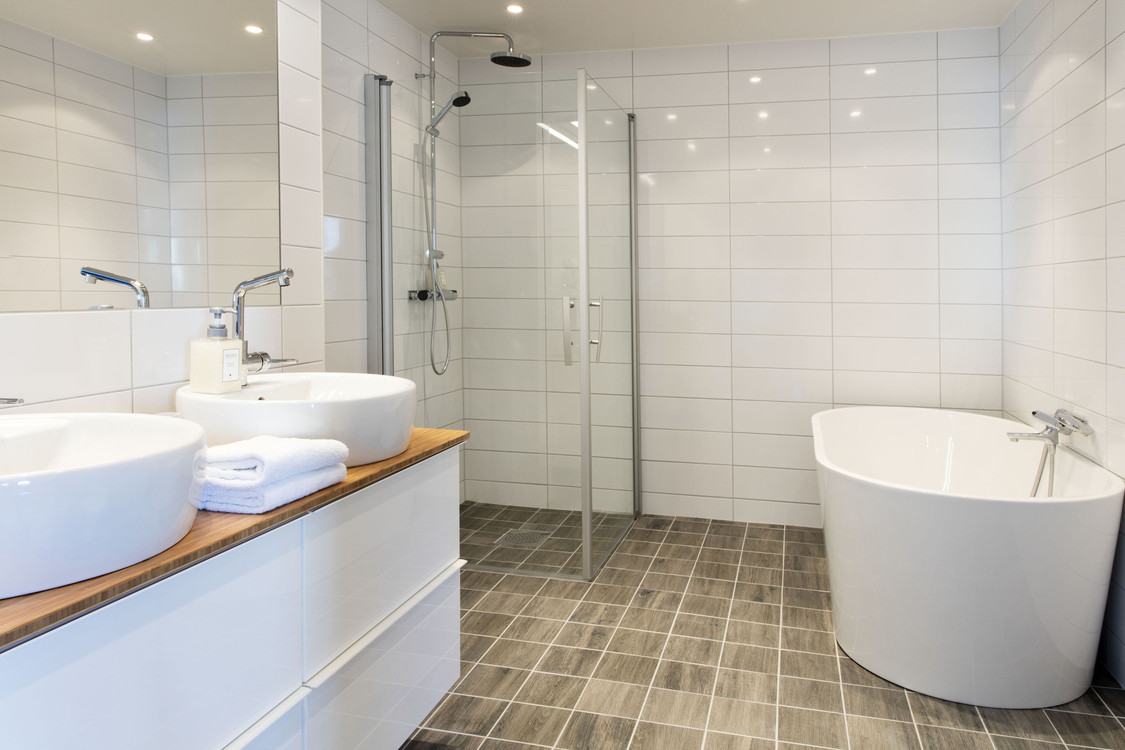 executive room (king, no pool/spa included) | bathroom | hair dryer, towels, soap, shampoo