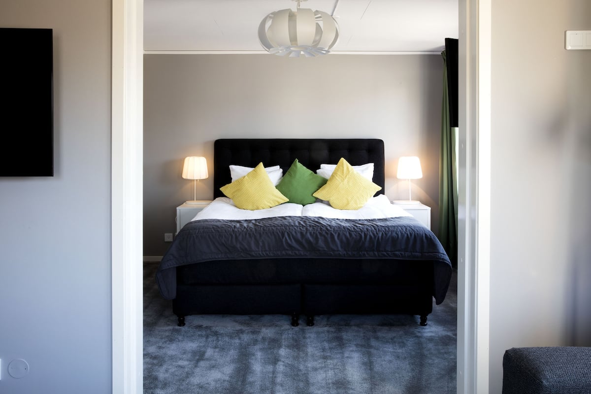 executive room (king, no pool/spa included) | 1 bedroom, premium bedding, down duvets, in-room safe