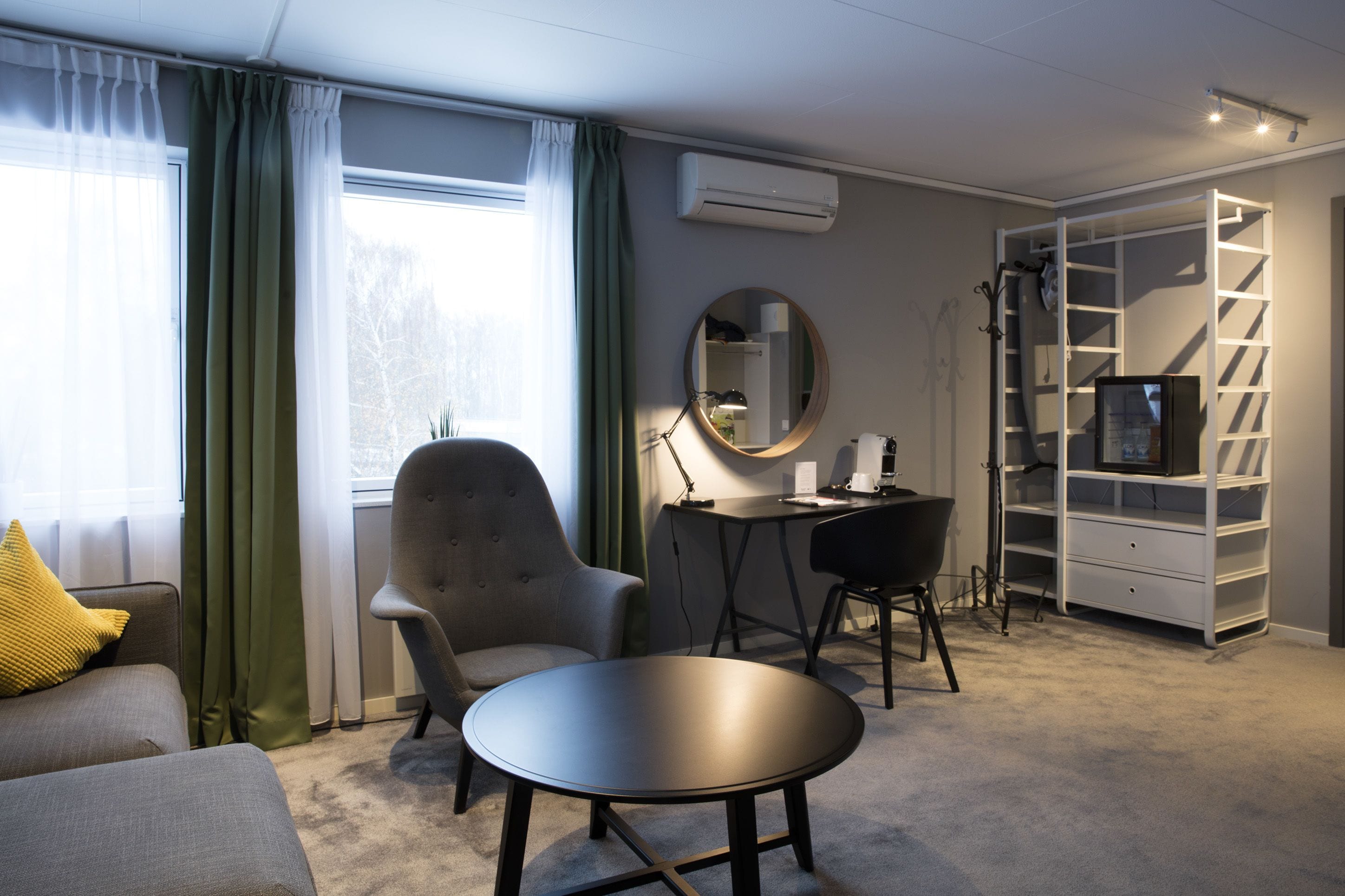 executive room (king, no pool/spa included) | living area | 38-cm tv with cable channels