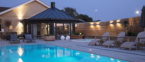 Couples treatment rooms, sauna, hot tub, steam room, body treatments