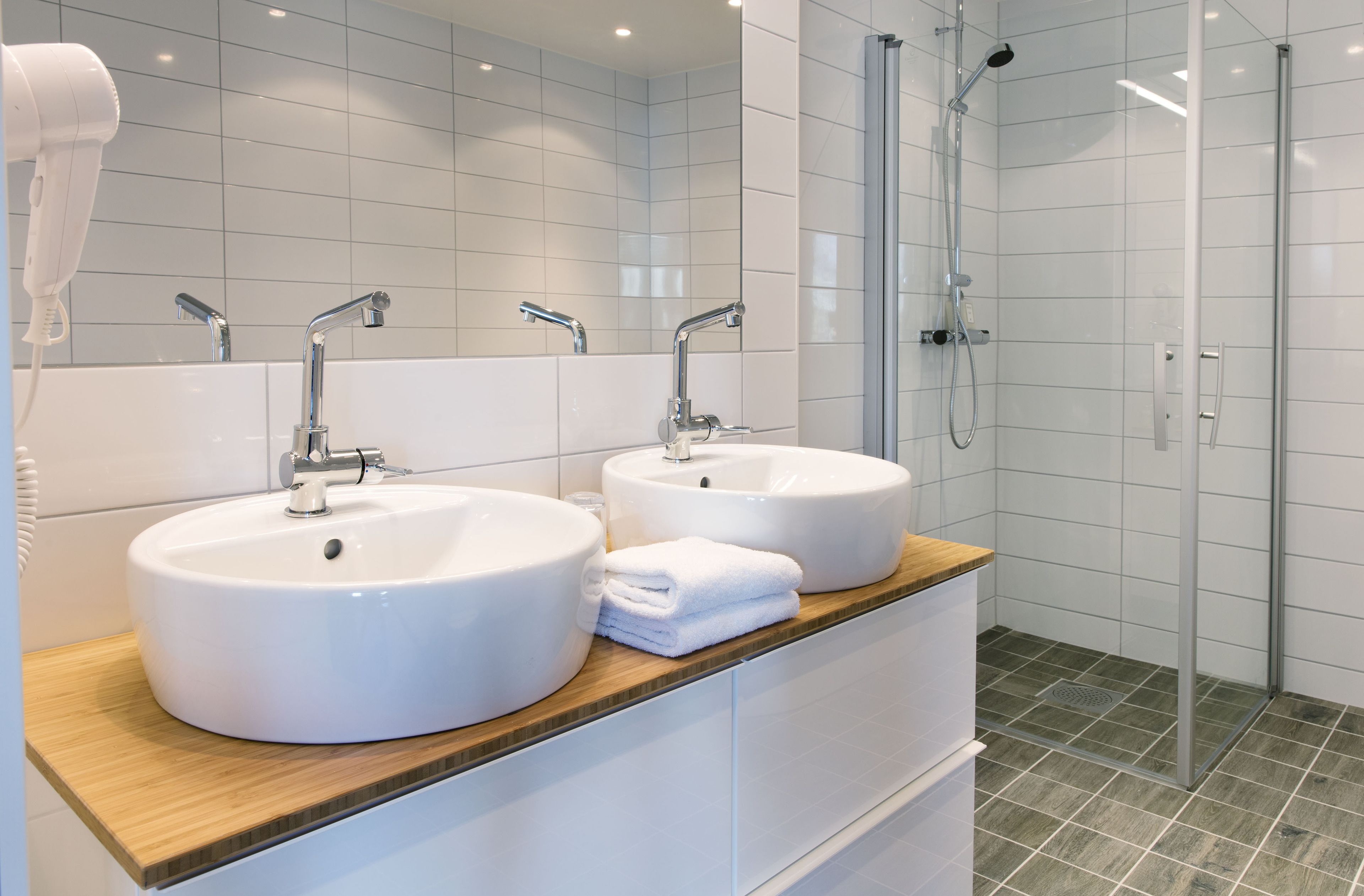 executive room (king, no pool/spa included) | bathroom | hair dryer, towels, soap, shampoo