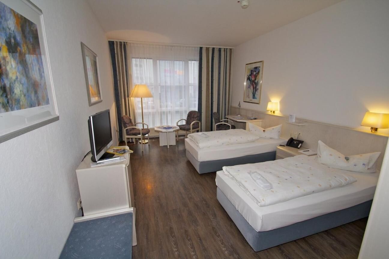 business double room | hypo-allergenic bedding, minibar, in-room safe, desk