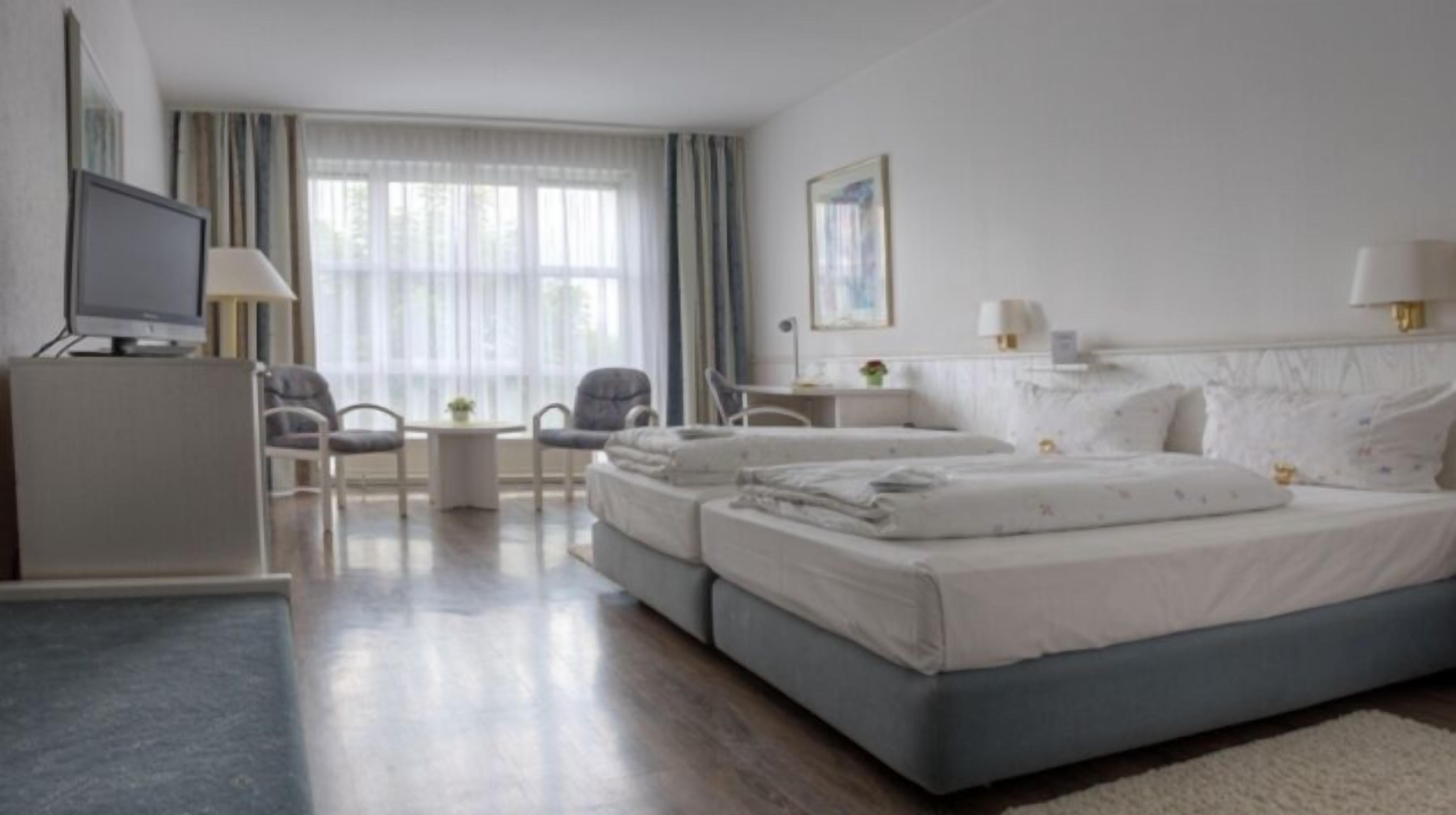 business double room | hypo-allergenic bedding, minibar, in-room safe, desk