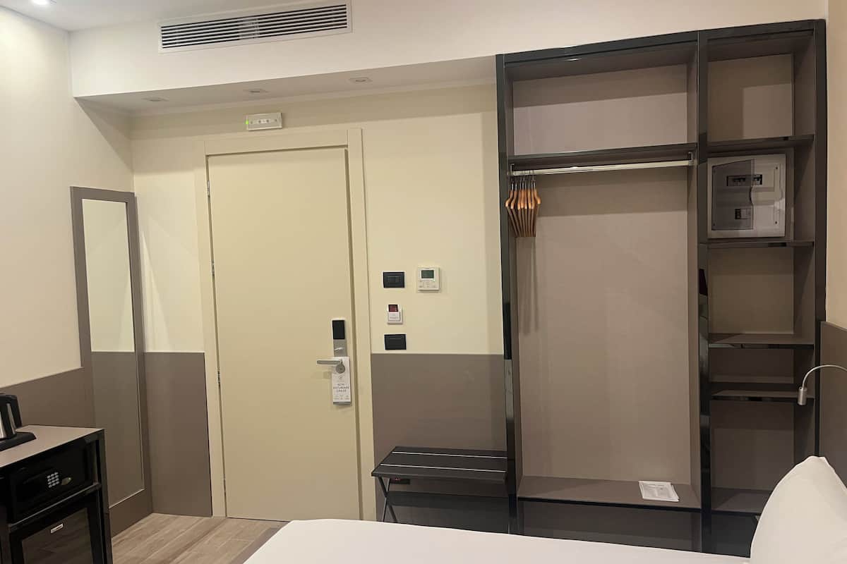 Standard Single Room | 1 bedroom, minibar, laptop workspace, blackout drapes