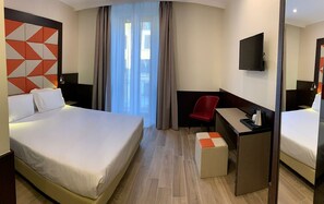 Habitación estándar con 1 cama doble o 2 individuales | 1 dormitorio, minibar, espacio para trabajar con un portátil