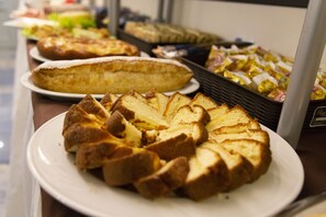 Desayuno bufé gratuito y diario