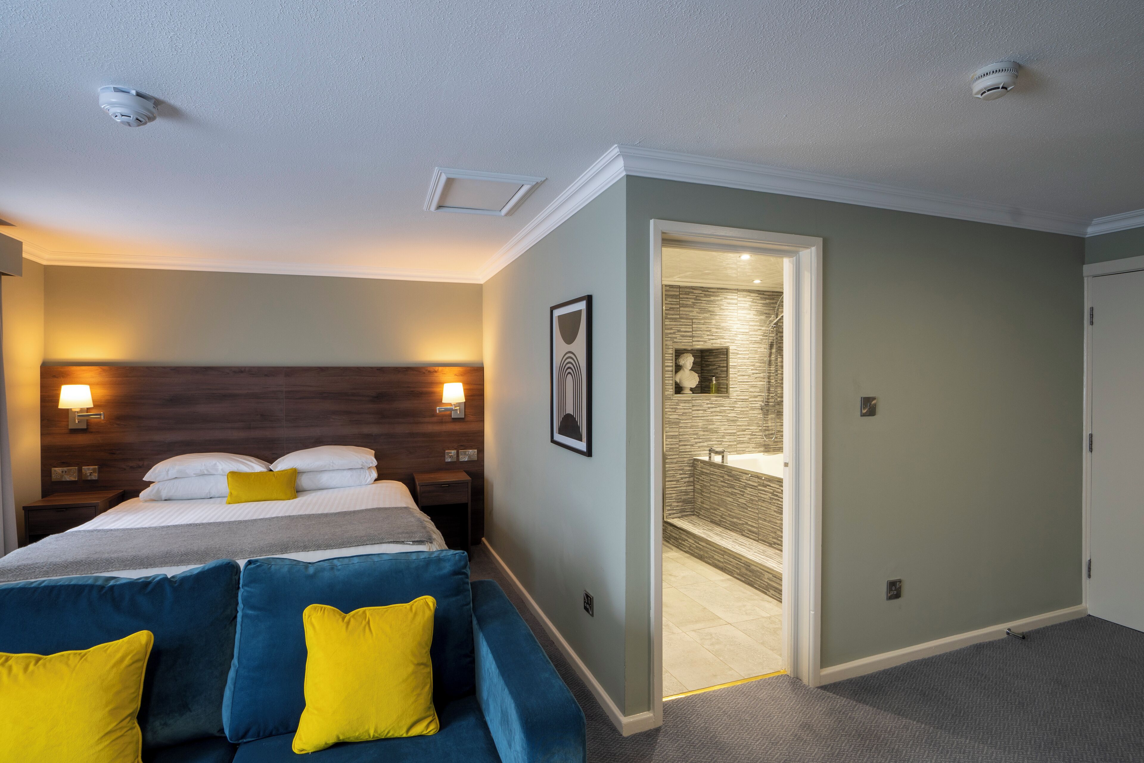 Standard Studio Suite, 1 Double Bed | Individually decorated, individually furnished, desk, laptop workspace