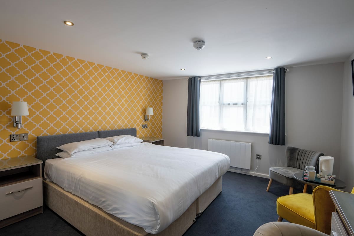 Deluxe Double Room | Individually decorated, individually furnished, desk, laptop workspace