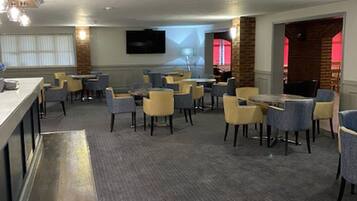 Petit déjeuner complet (14.95 GBP par personne)