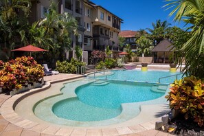 4 piscinas al aire libre, tumbonas