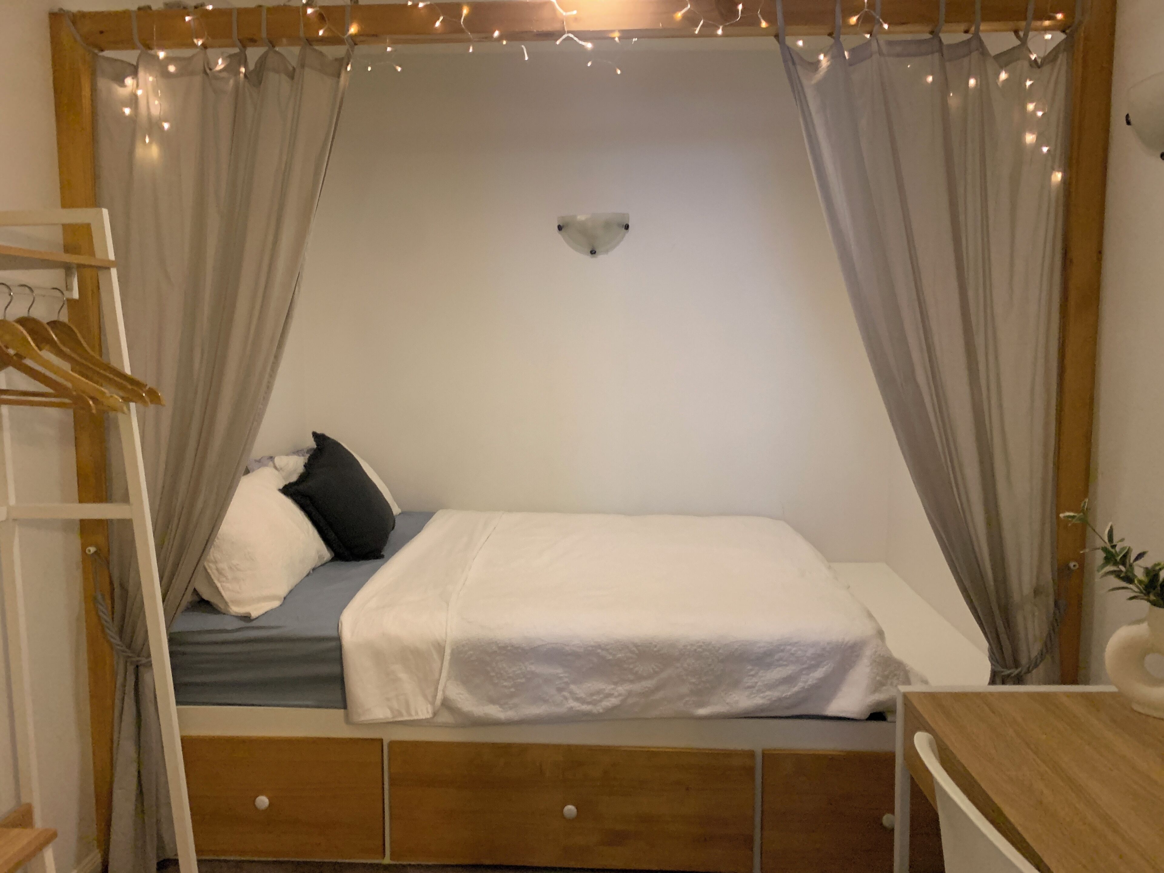 family room | 1 bedroom, hypo-allergenic bedding, in-room safe, iron/ironing board