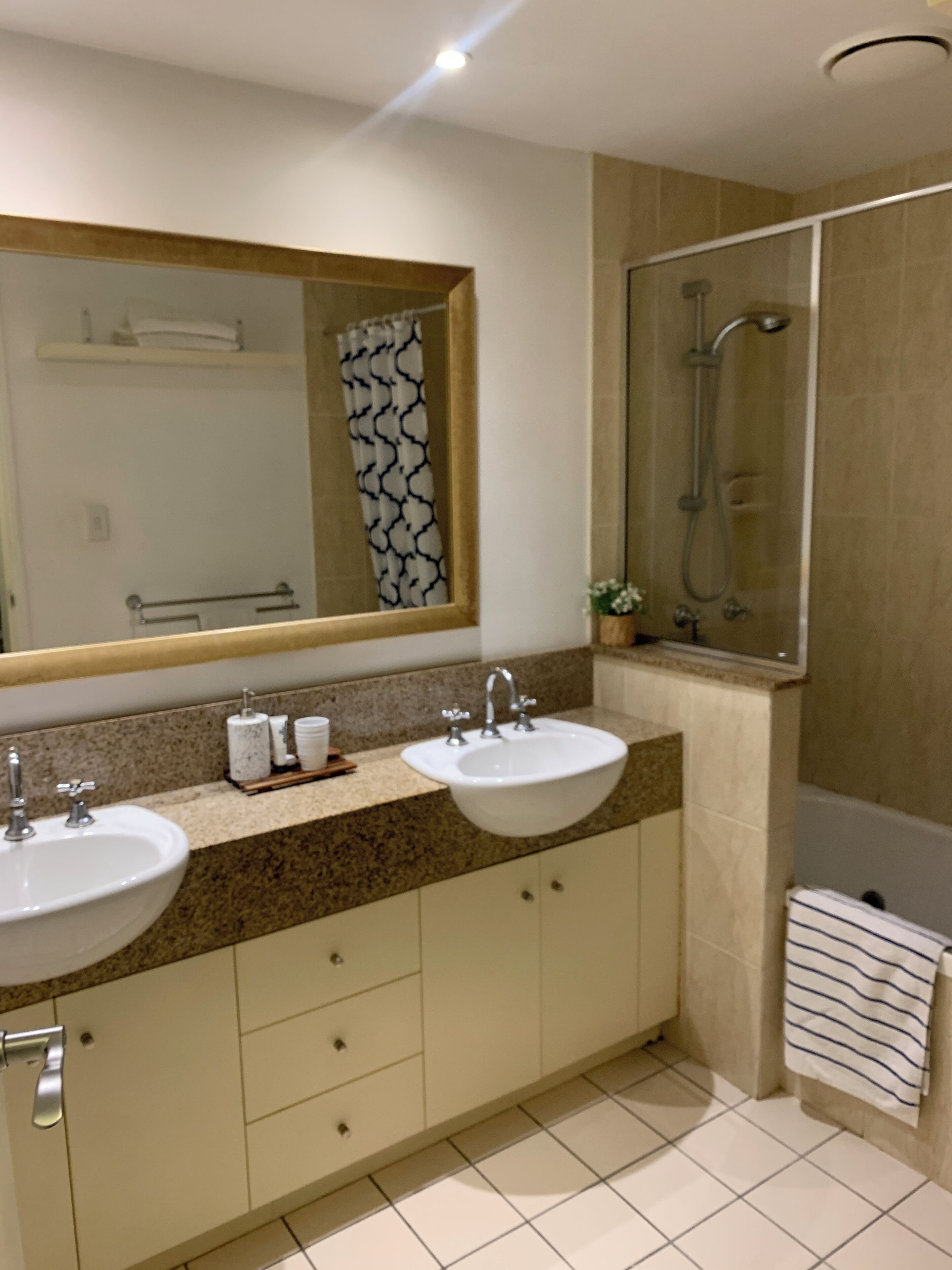 family room | bathroom | combined shower/bathtub, designer toiletries, hair dryer, towels