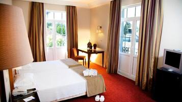 Frigobar, cofres nos quartos, quartos à prova de som, Wi-Fi de cortesia