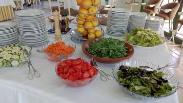 Free daily buffet breakfast
