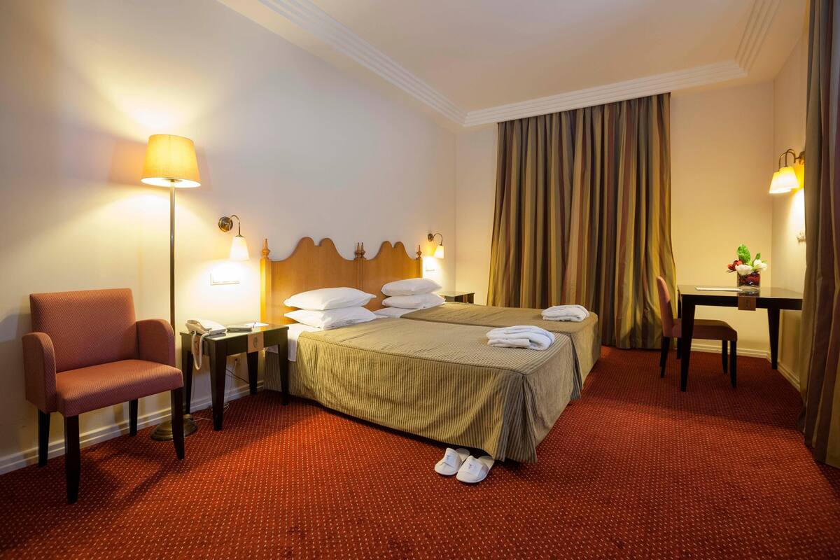 Minibar, in-room safe, soundproofing, free WiFi