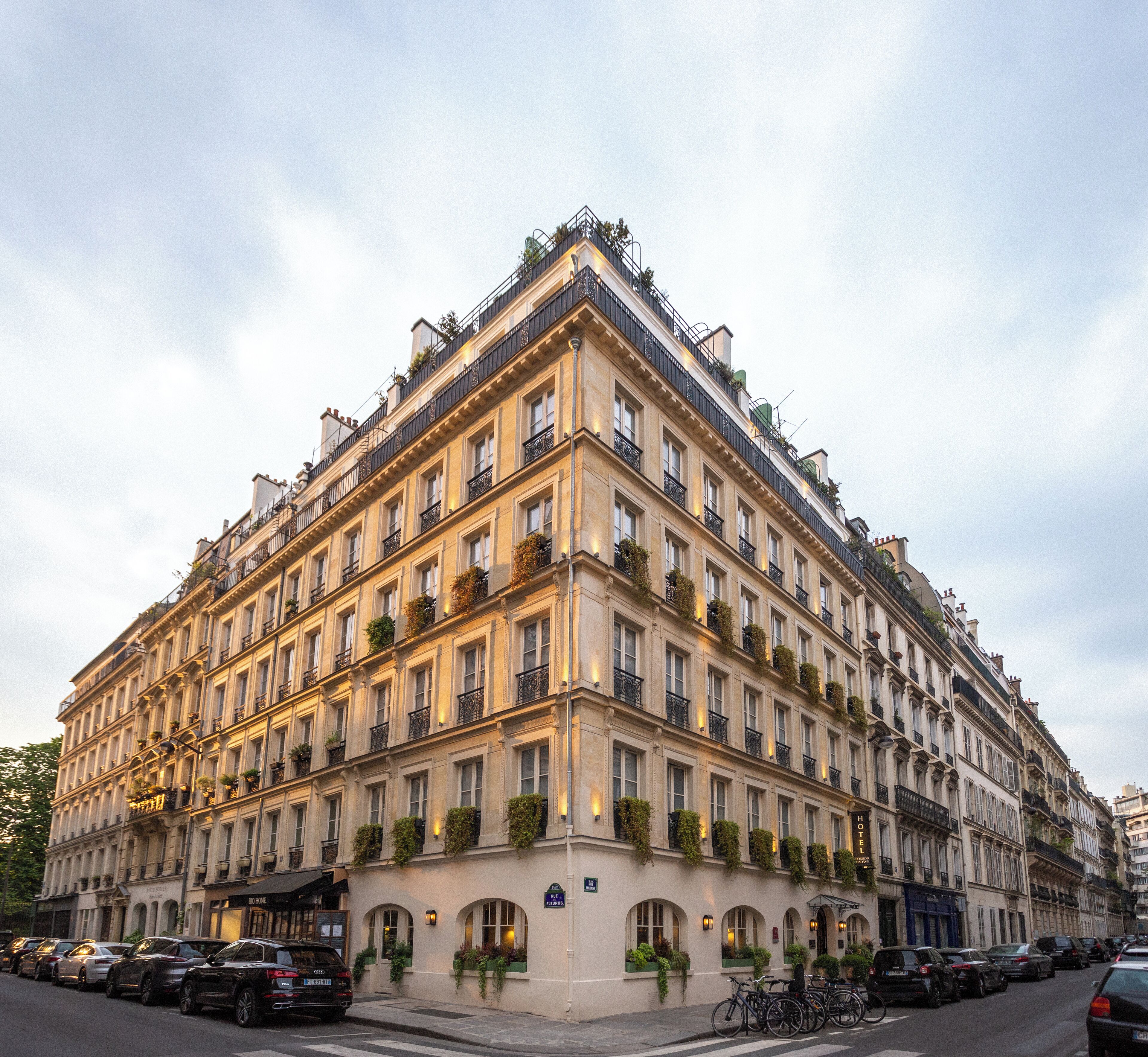 Foto - Bonsoir Madame